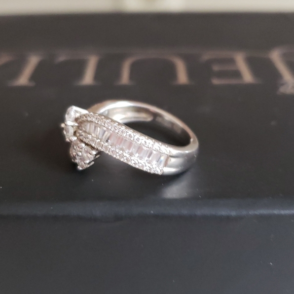 Ring - Picture 3 of 5